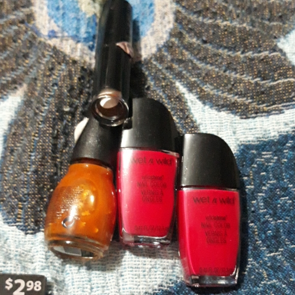 Lipstick - Picture 3 of 5